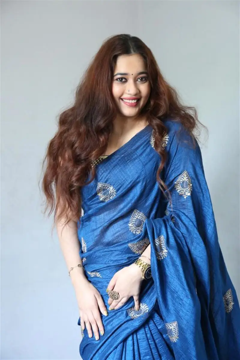 TELUGU ACTRESS ANKITA KHARAT STILLS IN BLUE SAREE 5